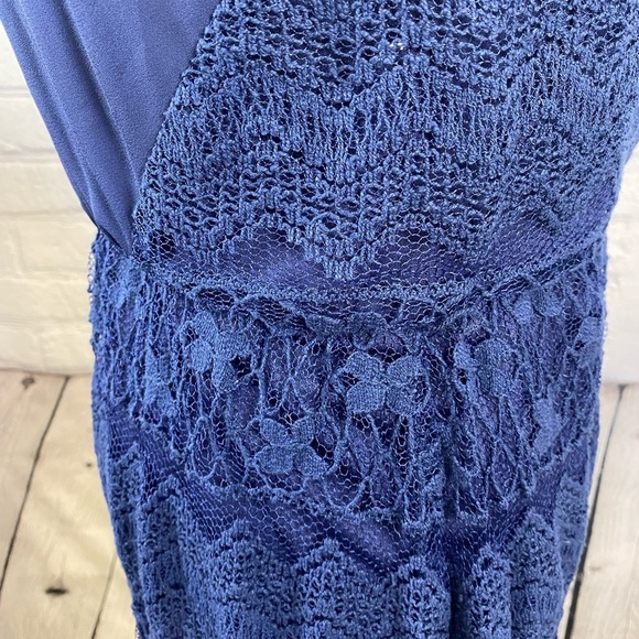 Rewind Lace Dress size Medium - Picture 5 of 11